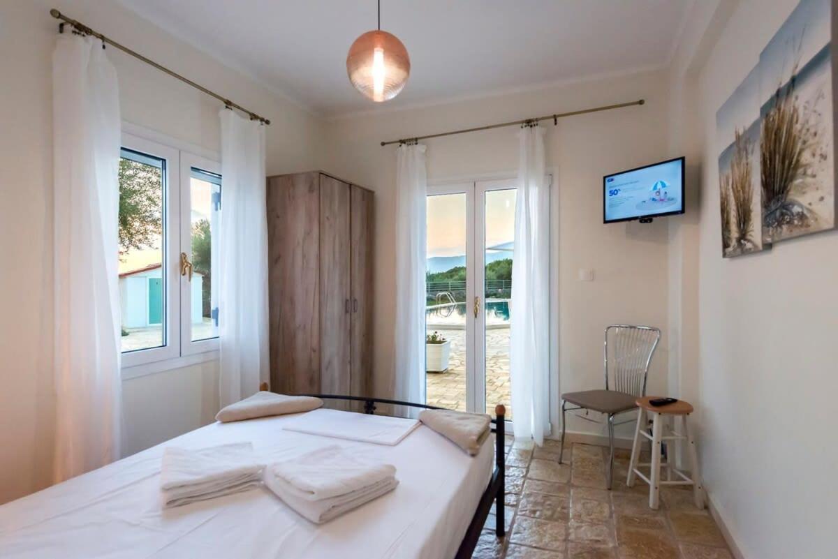 Villa Needa'S - Emotions House Crystal Pool Mikra Mandinia Exterior foto